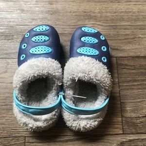 Kids fuzzy boys clogs
